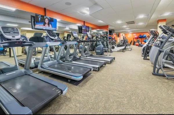 $818,000 | 1 Bay Club Drive, Unit 7M | Bay Terrace