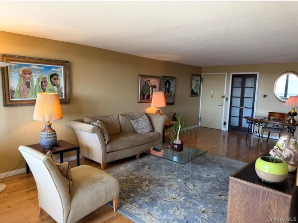 $818,000 | 1 Bay Club Drive, Unit 7M | Bay Terrace