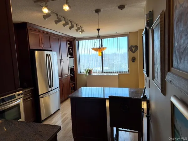 $818,000 | 1 Bay Club Drive, Unit 7M | Bay Terrace