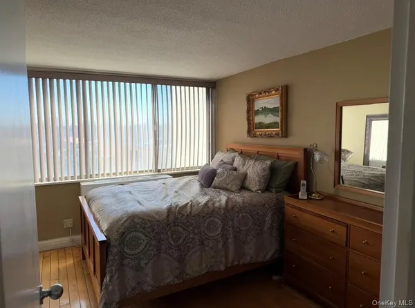 $818,000 | 1 Bay Club Drive, Unit 7M | Bay Terrace