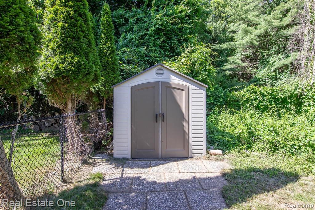 1127 Bloomer Road Rochester Hills, MI 48307 - Photo 26 of 28