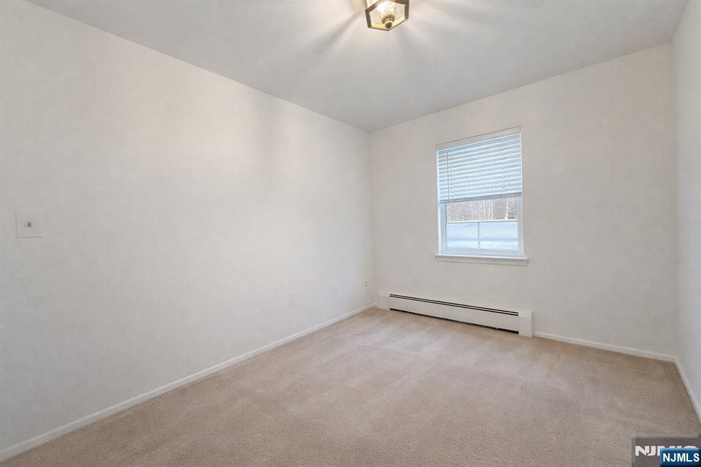 55 Knox Terrace, Unit 1A Wayne, NJ 07470 - Photo 8 of 9 an empty room with a windows