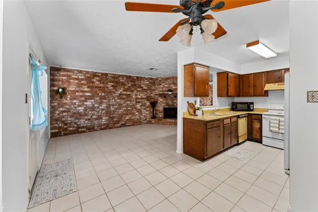 $119,000 | 6947 Chasewood Drive, Houston, TX 77489