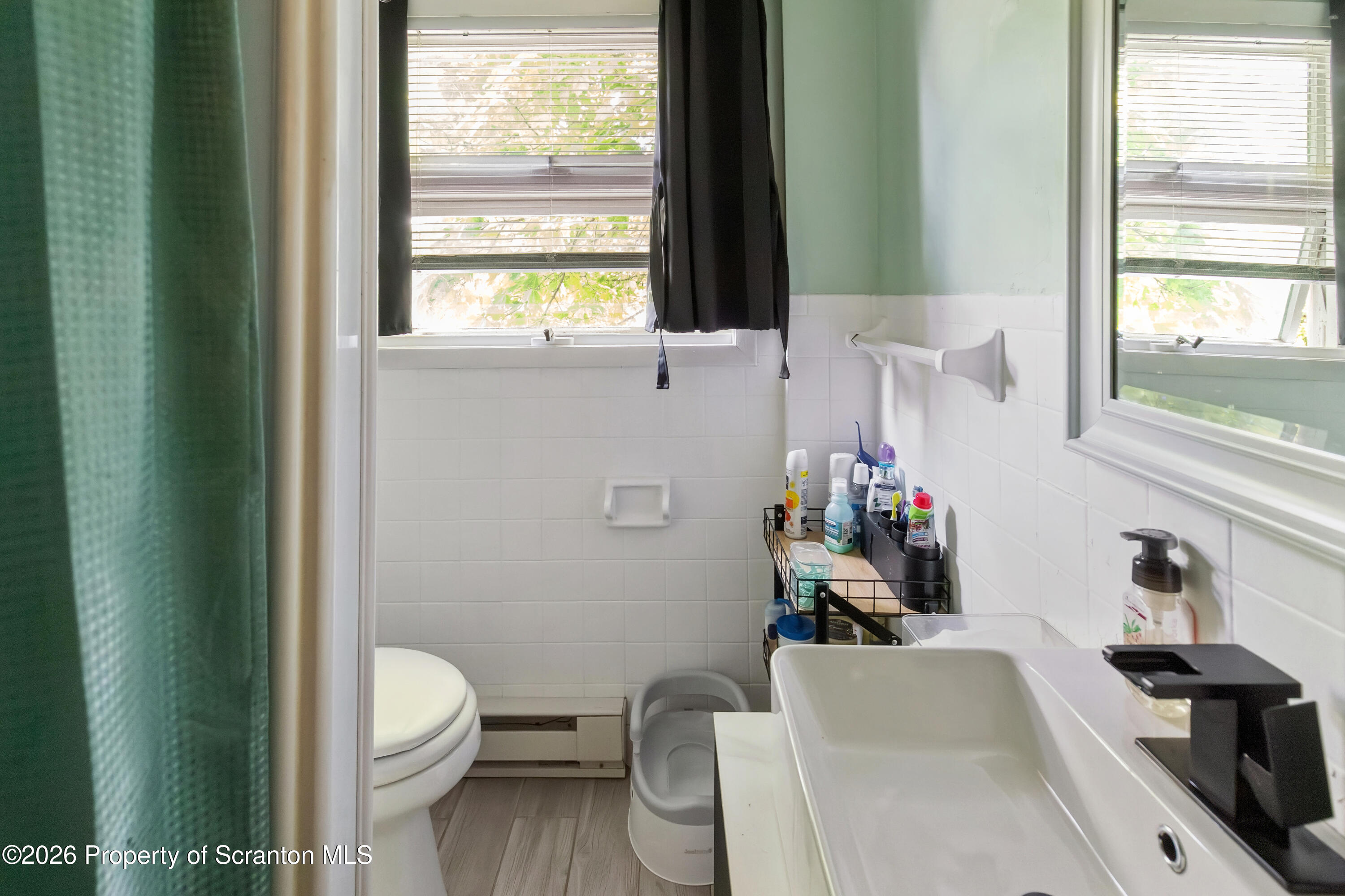 1175 West Elm Street Scranton, PA 18504 - Photo 19 of 28 Full Bathroom