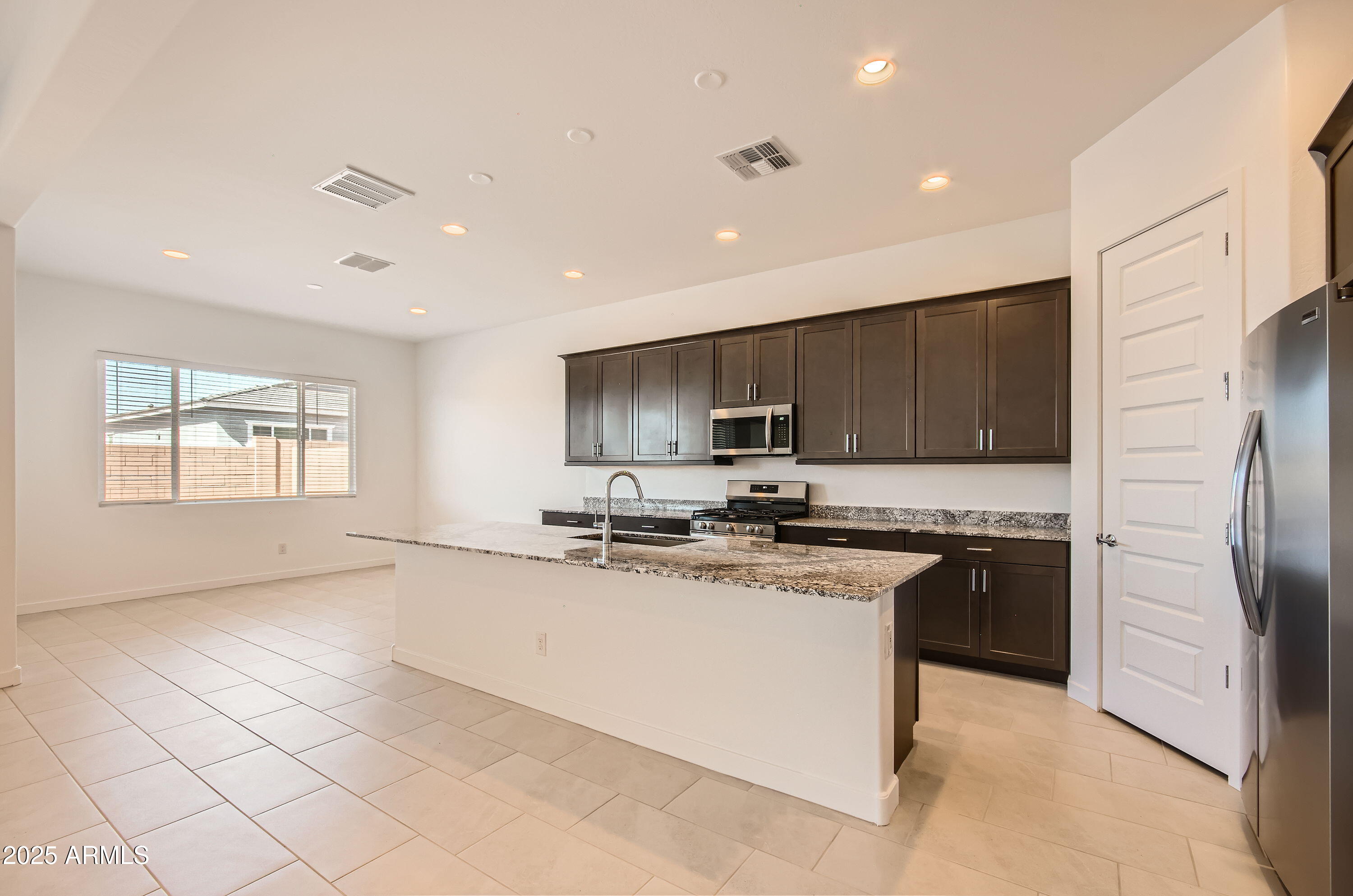 974 Saddle Run Apache Junction, AZ 85120 - Photo 7 of 36 Kitchen