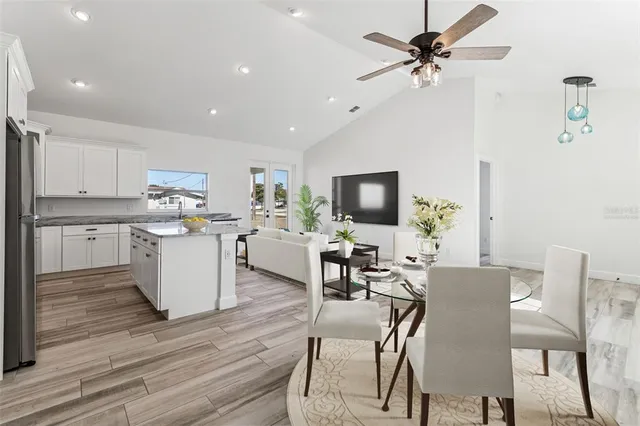 $449,000 | 1420 East Gate Drive, Venice, FL 34285