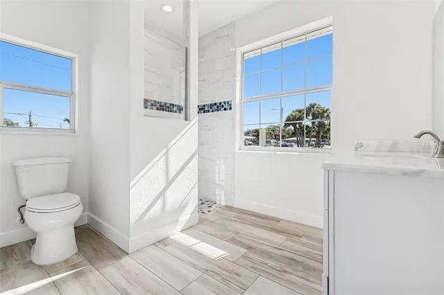 $449,000 | 1420 East Gate Drive, Venice, FL 34285