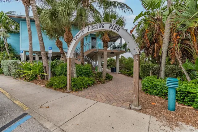 $449,000 | 1420 East Gate Drive, Venice, FL 34285
