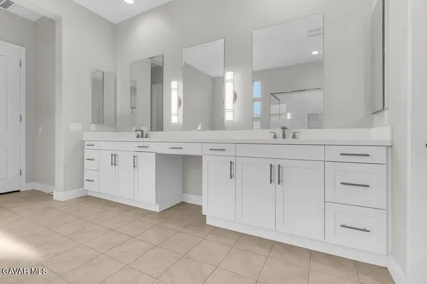 $1,015,250 | 25145 Cherry Ridge Drive, Santa Clarita, CA 91387