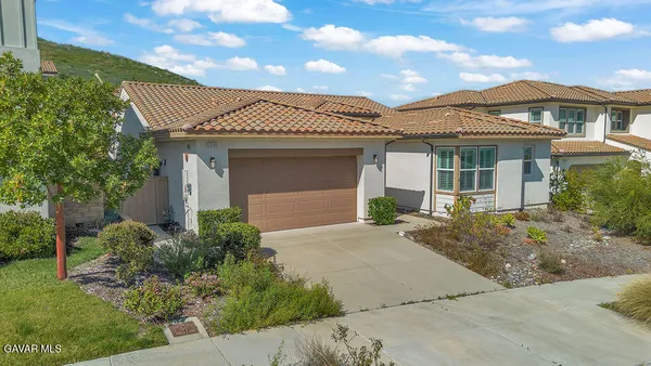 $1,015,250 | 25145 Cherry Ridge Drive, Santa Clarita, CA 91387