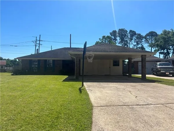 $309,900 | 122 Ducayet Drive, Destrehan, LA 70047