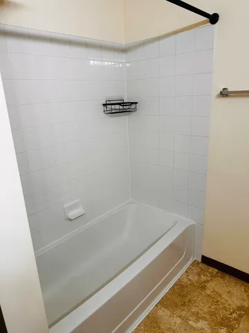 $2,200 | 2903 Falling Waters Drive, Lindenhurst, IL 60046