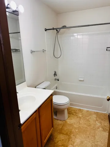 $2,200 | 2903 Falling Waters Drive, Lindenhurst, IL 60046