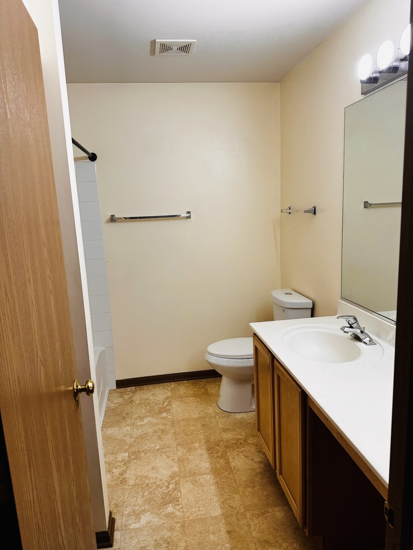 2903 Falling Waters Drive Lindenhurst, IL 60046 - Photo 8 of 16