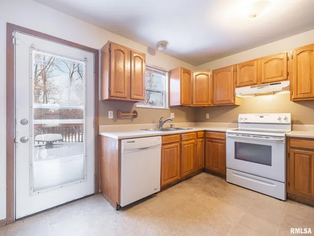 $189,900 | 3317 West Richwoods Boulevard, Peoria, IL 61604