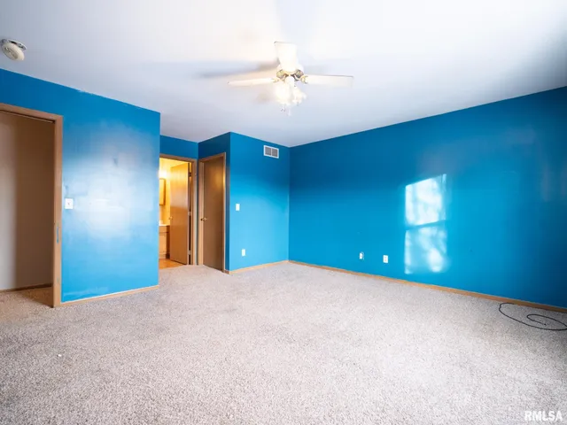 $189,900 | 3317 West Richwoods Boulevard, Peoria, IL 61604