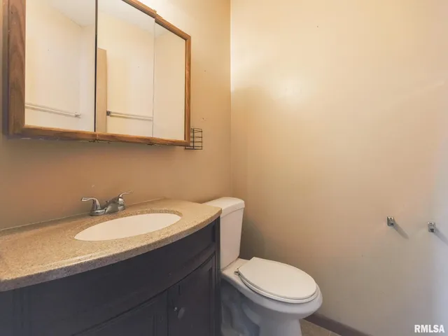 $189,900 | 3317 West Richwoods Boulevard, Peoria, IL 61604