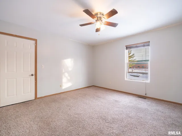 $189,900 | 3317 West Richwoods Boulevard, Peoria, IL 61604