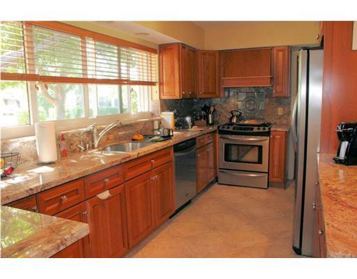 3413 Barton Road Pompano Beach, FL 33062 - Photo 3 of 12 Kitchen