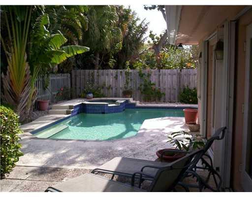 3413 Barton Road Pompano Beach, FL 33062 - Photo 4 of 12 Swimming Pool/Hot Tub/Sauna