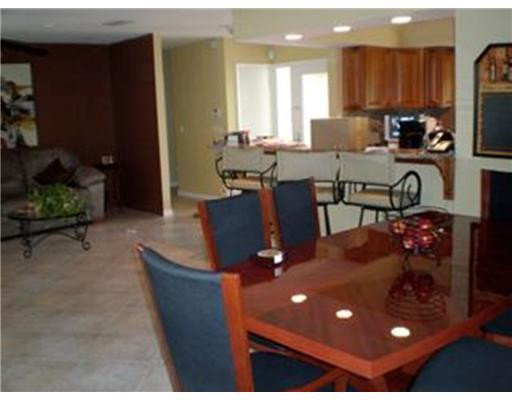 3413 Barton Road Pompano Beach, FL 33062 - Photo 5 of 12 Interior Space/Layout
