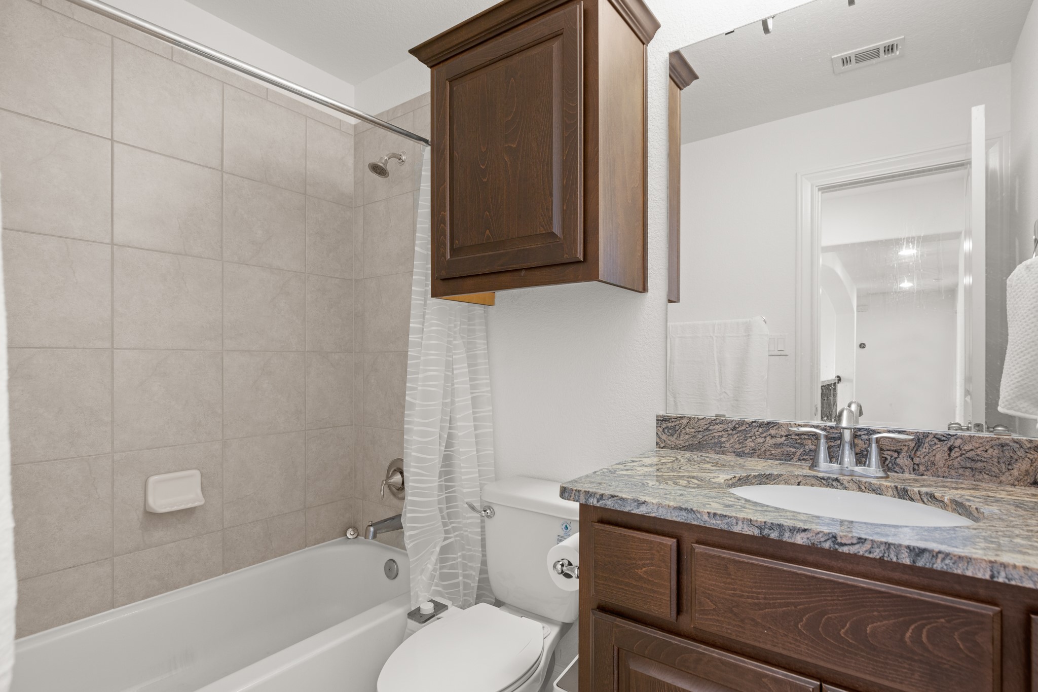 2817 Gatlin Cove Leander, TX 78641 - Photo 32 of 40 One of two full bathrooms upstairs, both with granite topped vanities and shower/tub combos with tile backsplash.