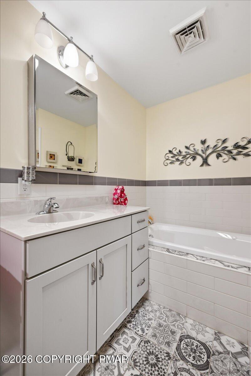 111 Spinnler Point Road Tafton, PA 18464 - Photo 99 of 148 100-087_DSC_3769