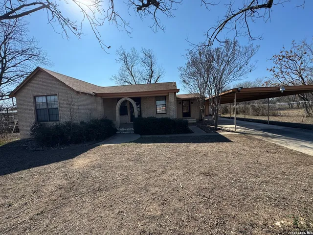 $425,000 | 13544 Interstate 35, Von Ormy, TX 78073