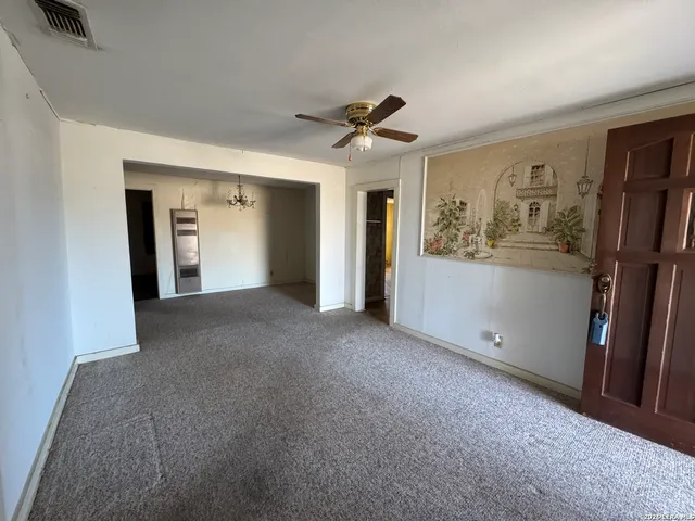 $425,000 | 13544 Interstate 35, Von Ormy, TX 78073