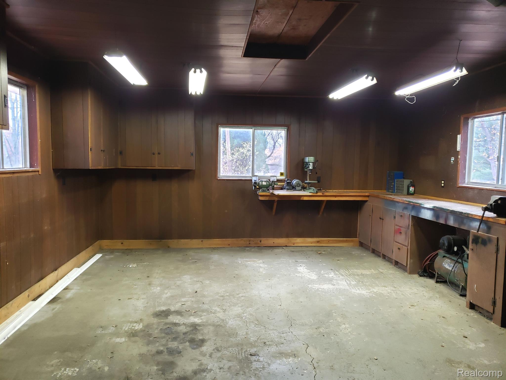 9593 Andersonville Road Clarkston, MI 48346 - Photo 10 of 23 GARAGE PARKING & WORKSHOP