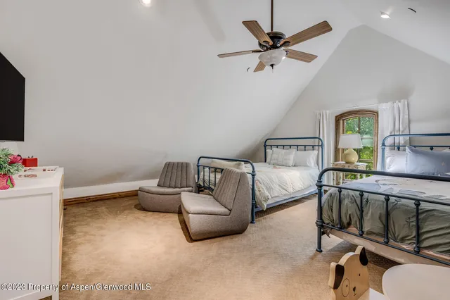 a view of walk in closet