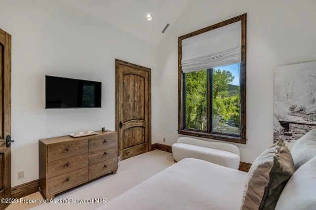 a view of a yard in front of house