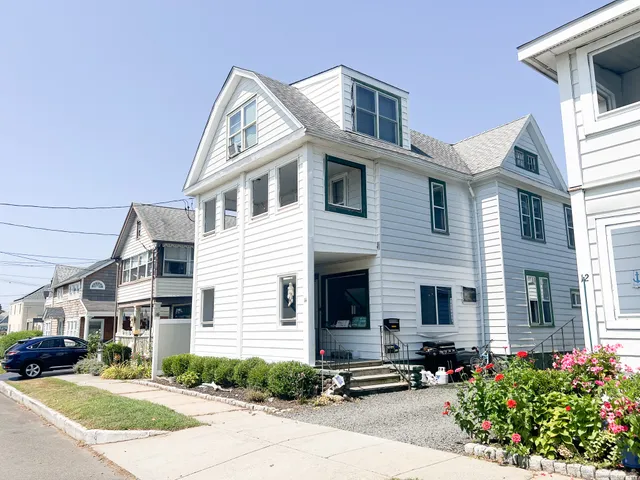 $2,300 | 14 Blackall Road, Unit 1, Milford, CT 06460