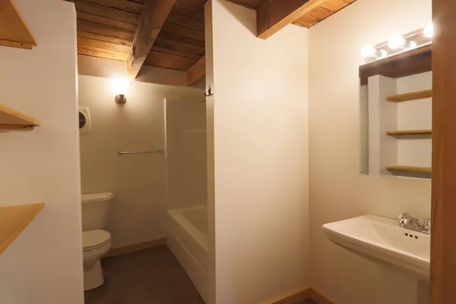 $182,500 | 106-108 Ward Hill Road, Thorndike, ME 04986