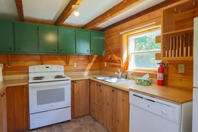 $182,500 | 106-108 Ward Hill Road, Thorndike, ME 04986