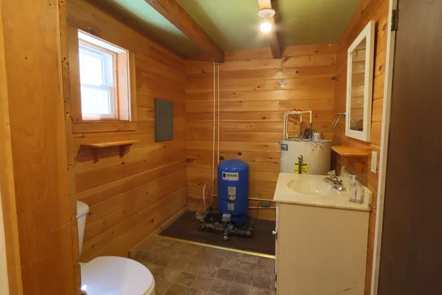 $182,500 | 106-108 Ward Hill Road, Thorndike, ME 04986