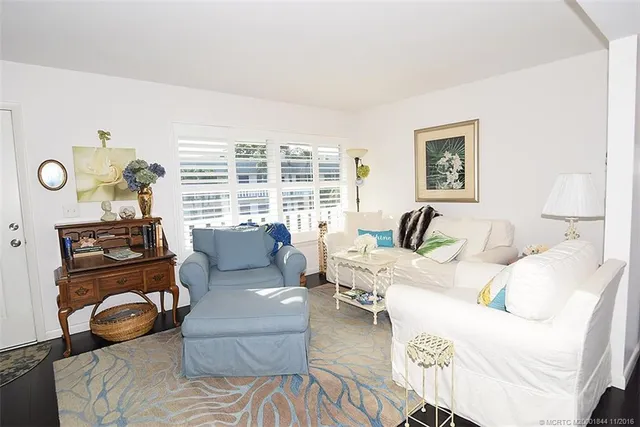 $94,900 | 2929 Southeast Ocean Boulevard, Unit L8, Stuart, FL 34996