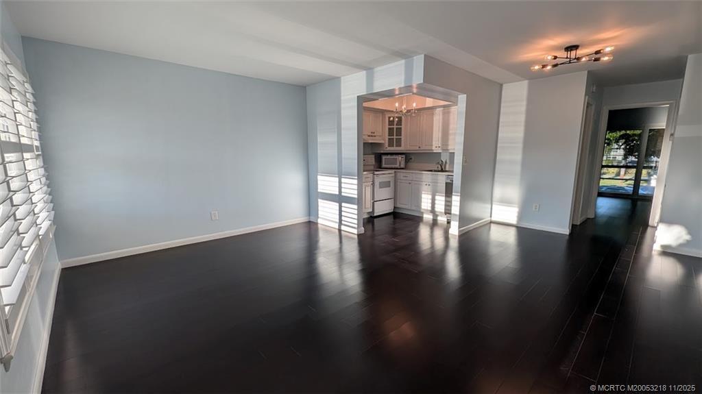 2929 Southeast Ocean Boulevard, Unit L8 Stuart, FL 34996 - Photo 17 of 32 empty living room