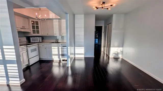 $94,900 | 2929 Southeast Ocean Boulevard, Unit L8, Stuart, FL 34996