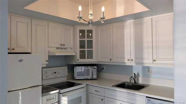 $94,900 | 2929 Southeast Ocean Boulevard, Unit L8, Stuart, FL 34996