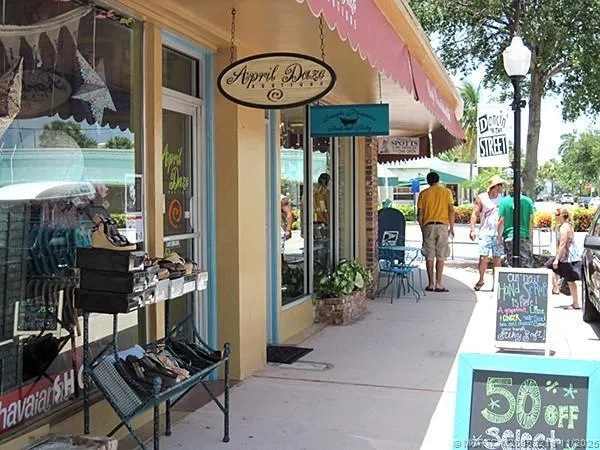 $94,900 | 2929 Southeast Ocean Boulevard, Unit L8, Stuart, FL 34996