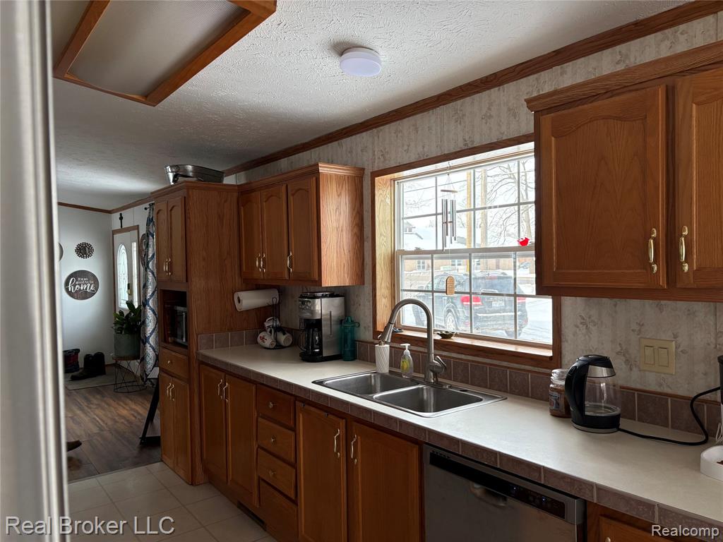 6054 Lapeer Road Burton, MI 48509 - Photo 5 of 14 Gallery Image 5