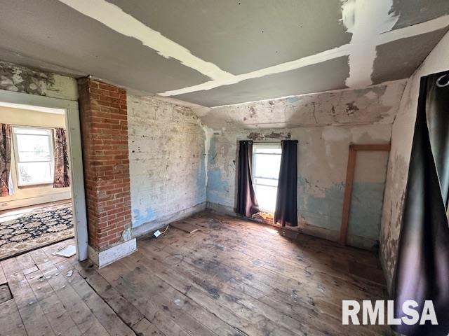 825 West Old Locust Street Canton, IL 61520 - Photo 5 of 37