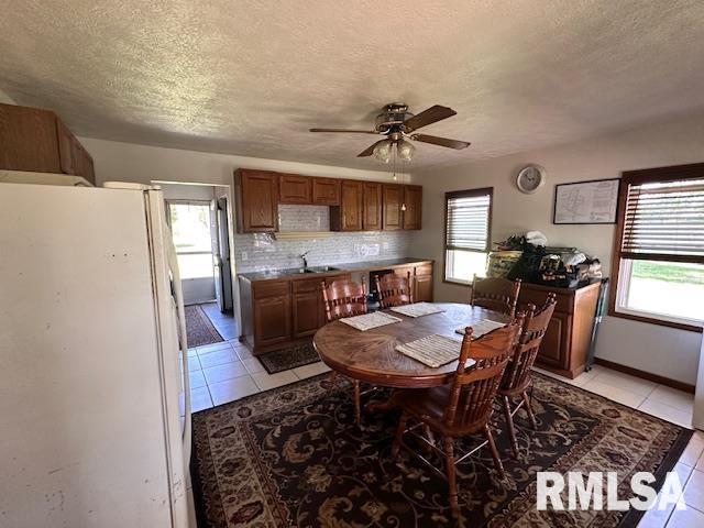 825 West Old Locust Street Canton, IL 61520 - Photo 8 of 37