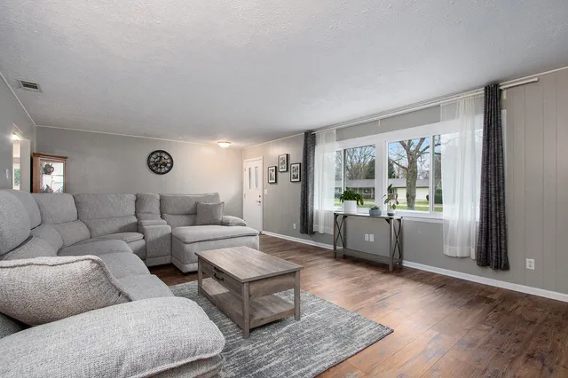 $317,999 | 333 Rainbow Drive, St. Joseph, MI 49085