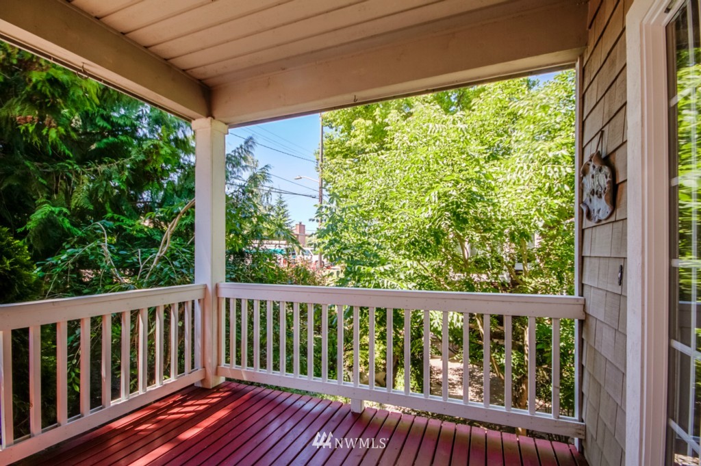 4220 Southwest Roxbury Street Seattle, WA 98136 - Photo 2 of 25 Gallery Image 2