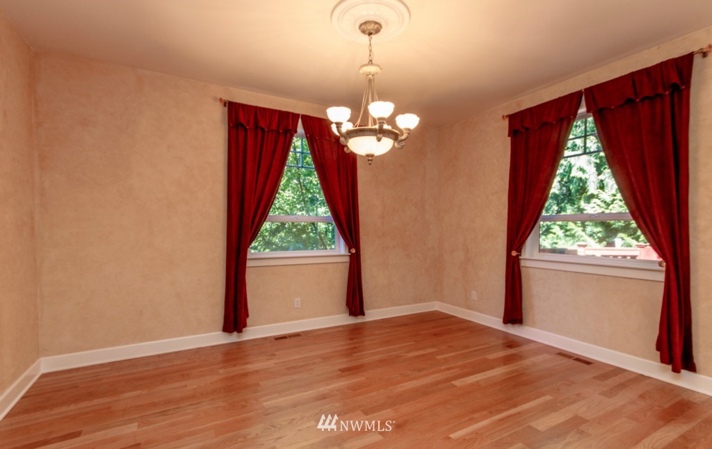 4220 Southwest Roxbury Street Seattle, WA 98136 - Photo 12 of 25 Gallery Image 12