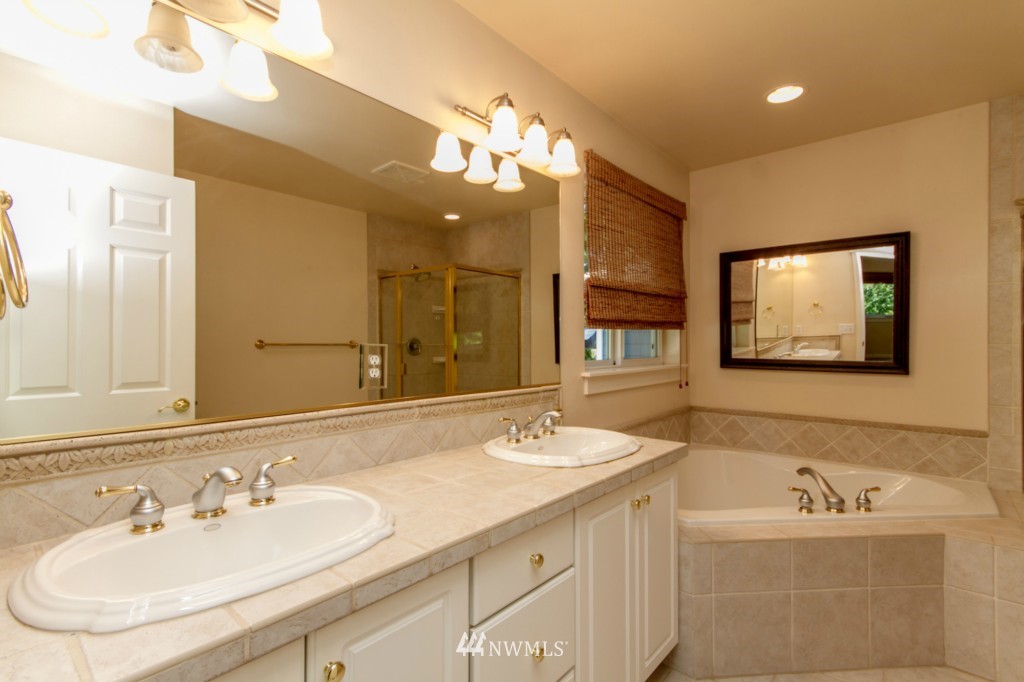 4220 Southwest Roxbury Street Seattle, WA 98136 - Photo 18 of 25 Gallery Image 18