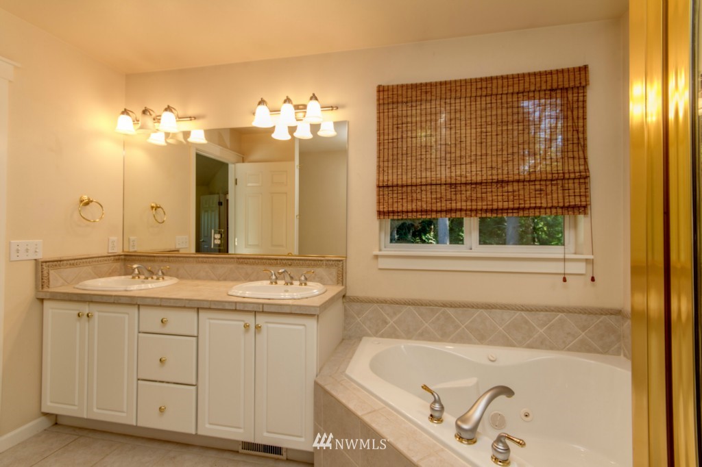 4220 Southwest Roxbury Street Seattle, WA 98136 - Photo 19 of 25 Gallery Image 19