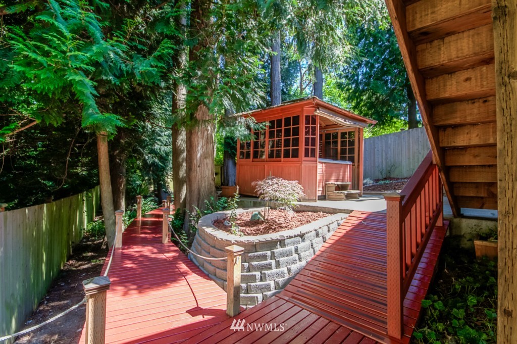 4220 Southwest Roxbury Street Seattle, WA 98136 - Photo 3 of 25 Gallery Image 3